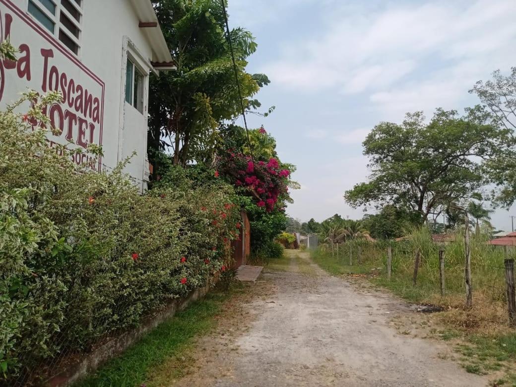 Hotel Campestre La Toscana Villavicencio Bagian luar foto