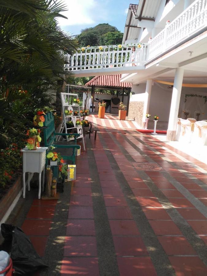 Hotel Campestre La Toscana Villavicencio Bagian luar foto